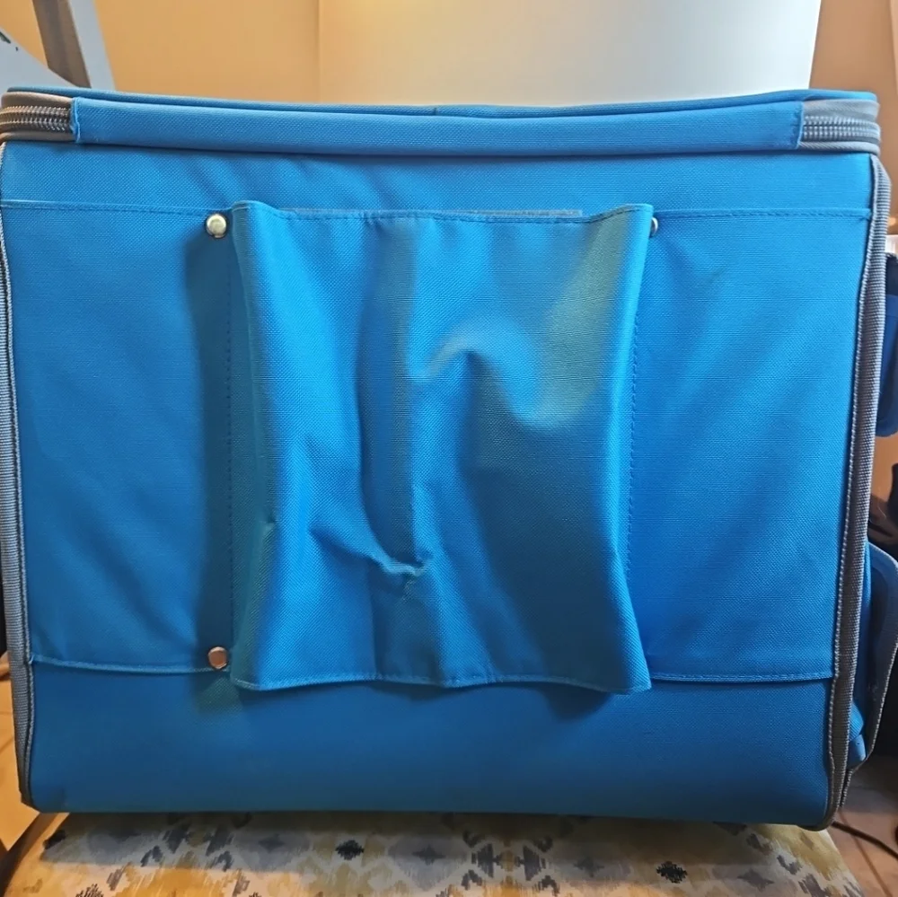 GO2 Blue Charging Devise Case